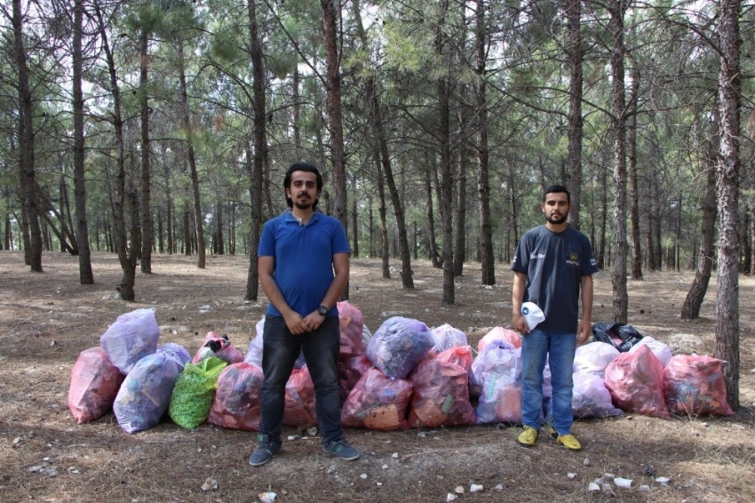 Öğrenciler piknik alanını temizledi