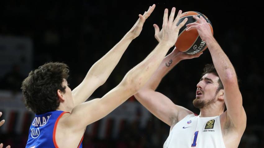 Anadolu Efes son şampiyonu deviremedi