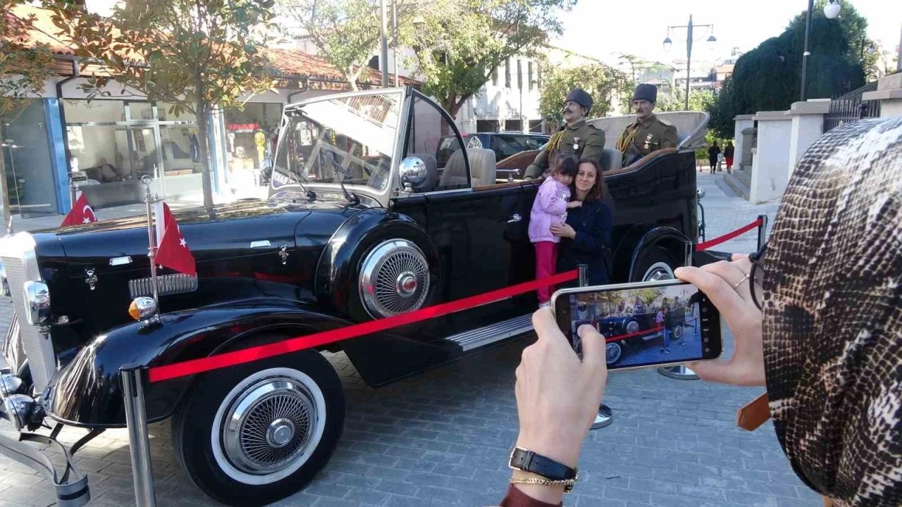 1934 model aracın yayında fotoğraf çektirmek sıraya girdiler
