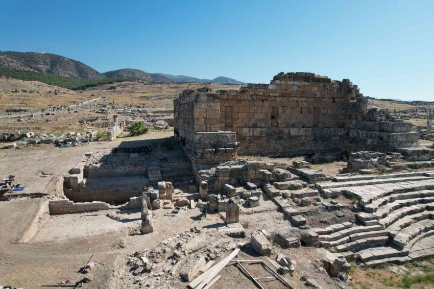 İnsanlık tarihini değiştirecek arkeolojik kazı Hierapolis’te sürüyor