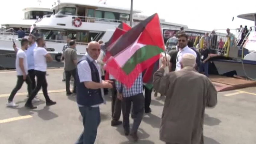 Vatandaşlar teknelerle Yenikapı miting alanına gidiyor