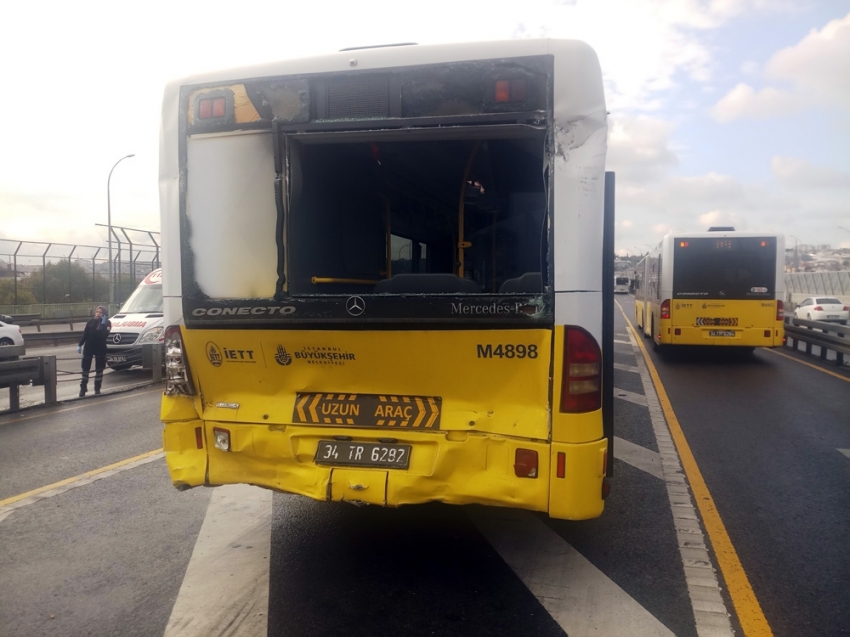 Metrobüste bulunan vatandaşlar büyük panik yaşadı