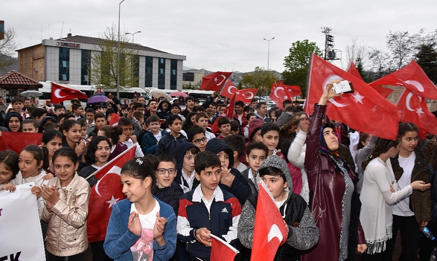 Öğrencilerden Mehmetçik’e 86 bin TL bağış