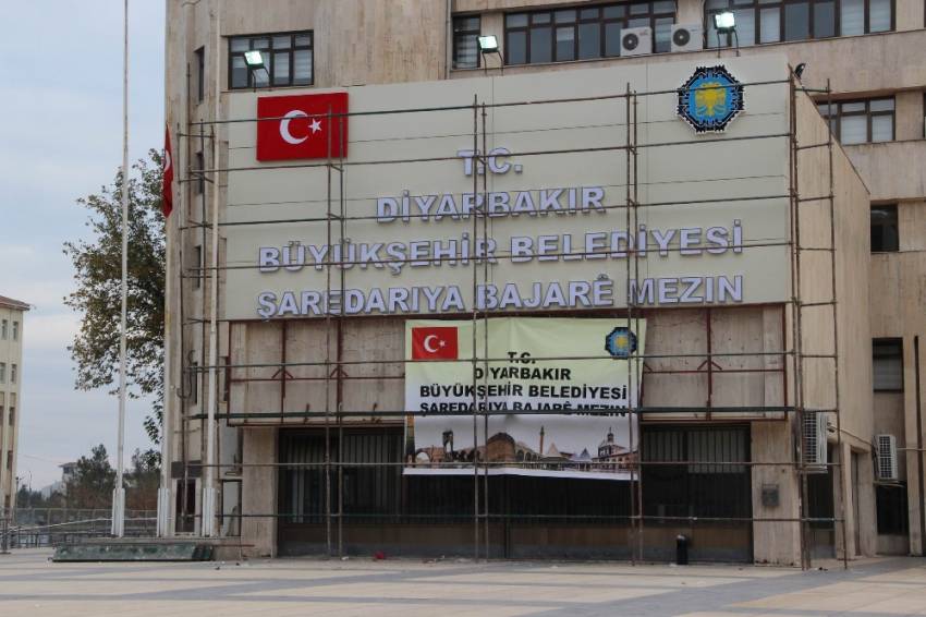 Diyarbakır Büyükşehir Belediyesine yeni tabela