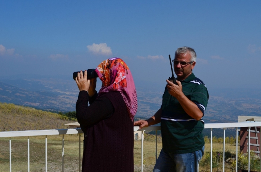 Hayatlarını orman gözetlemeye adadılar