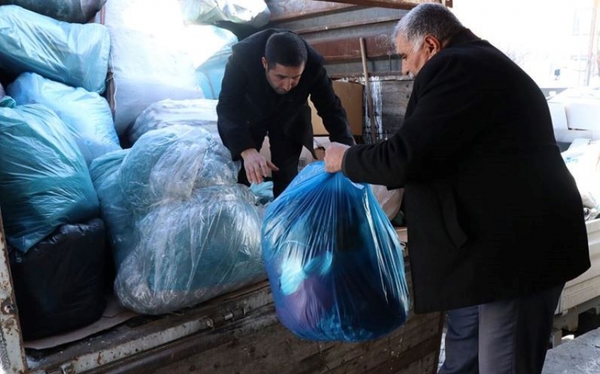 Edremit Belediyesinin üçüncü yardım kamyonu da yola çıktı