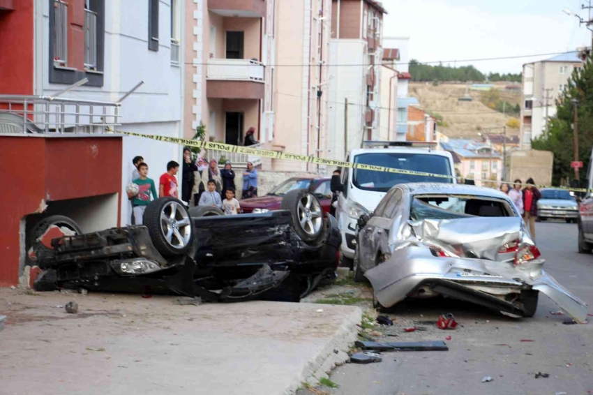 Ters dönen otomobilden çıkıp olay yerinden kaçtı