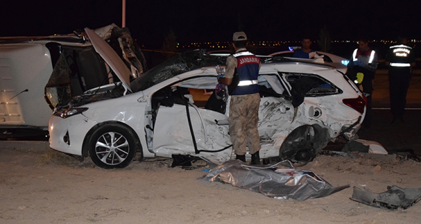 Malatya'da feci kaza: 2 ölü, 16 yaralı.