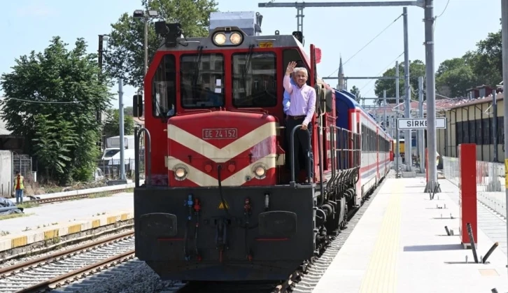 2024 yılının ilk 8 ayında demiryolları ile toplamda 17 milyon 449 bin 75 ton yük taşındı&quot;
