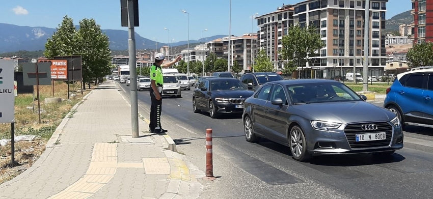 Trafikte tatilcilerin dönüş yoğunluğu başladı