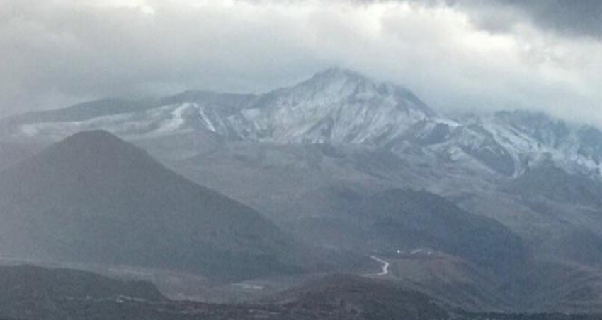 Erciyes Dağı'na kar yağdı