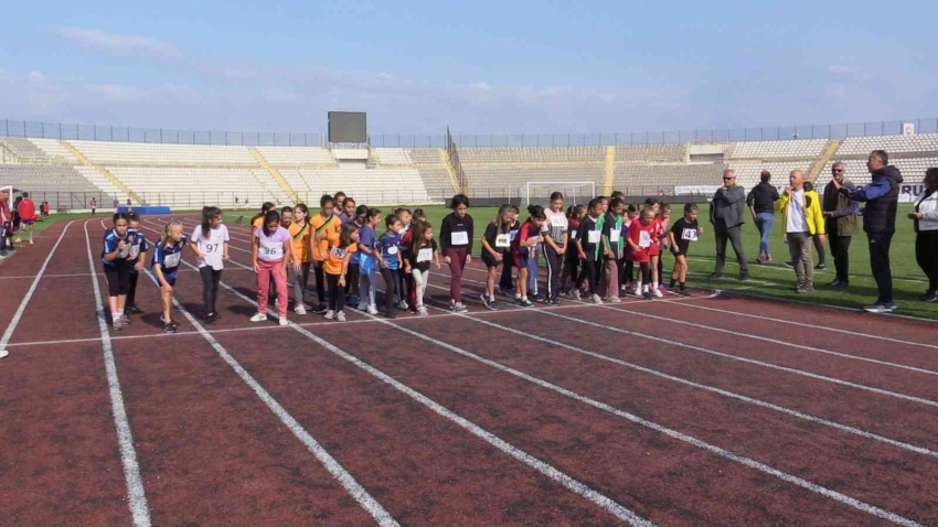 Cumhuriyet Bayramı çerçevesinde atletizm yarışı düzenlendi