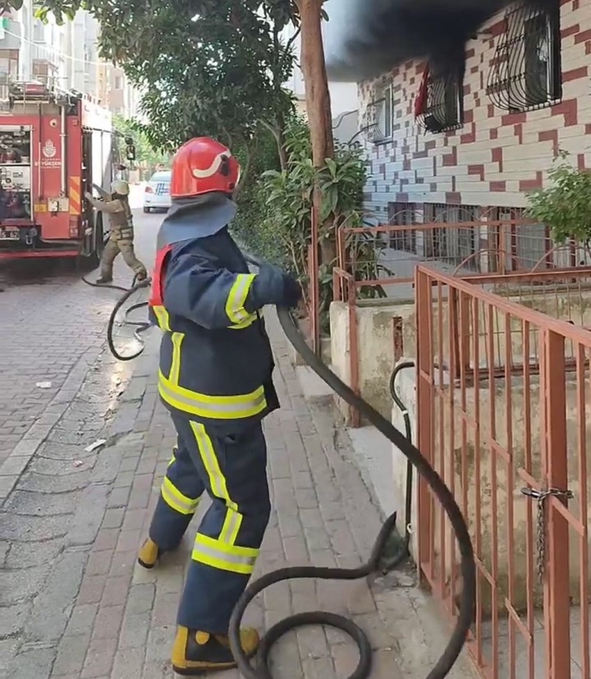 Uyuşturucu bağımlısı şahıs evini yakıp kaçtı 