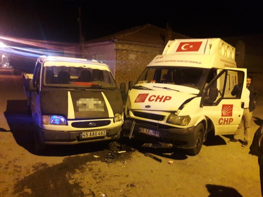 CHP’nin seçim aracı kaza yaptı: 7 yaralı