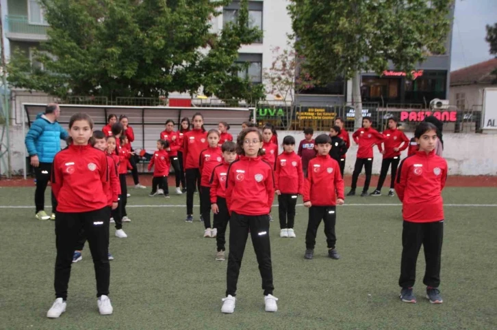 22 bin nüfuslu ilçede karate yapan 150 kişiden, 13’ü milli takıma seçildi
