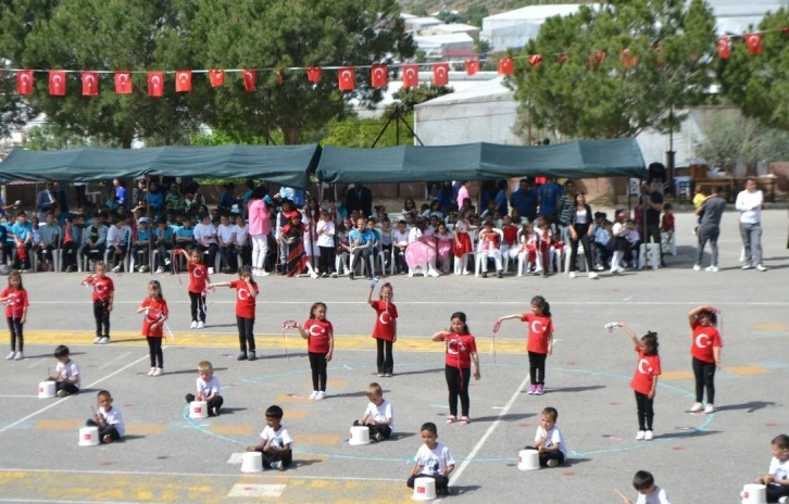 23 Nisan Bozyazı’da coşkuyla kutlandı
