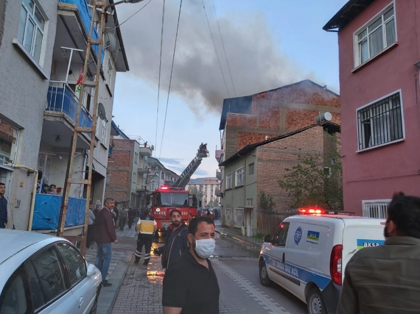 Malatya’da ev yangını