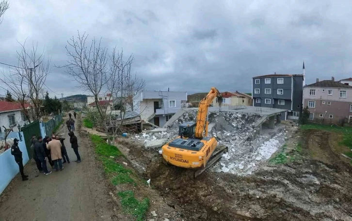 24 kaçak yapı daha belediye ekipleri tarafından yıkıldı
