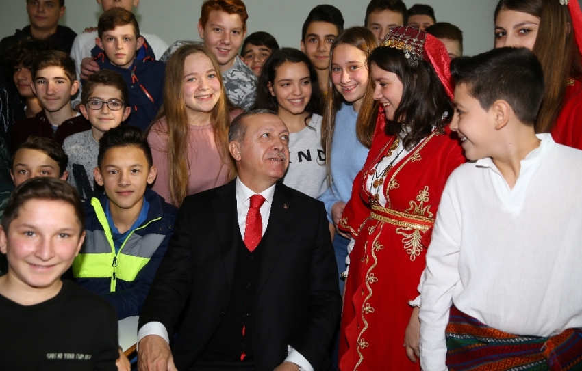 Cumhurbaşkanı Erdoğan’dan Celal Bayar Lisesi’ne ziyaret