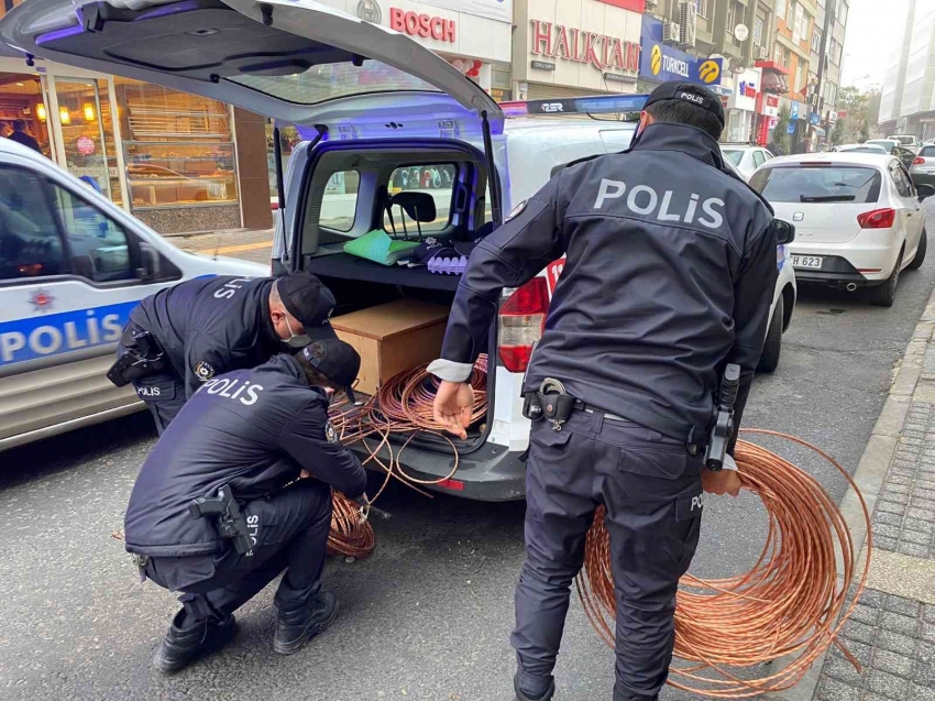 İtilerek götürülen otomobilde 100 kilogram çalıntı bakır tel ele geçirildi