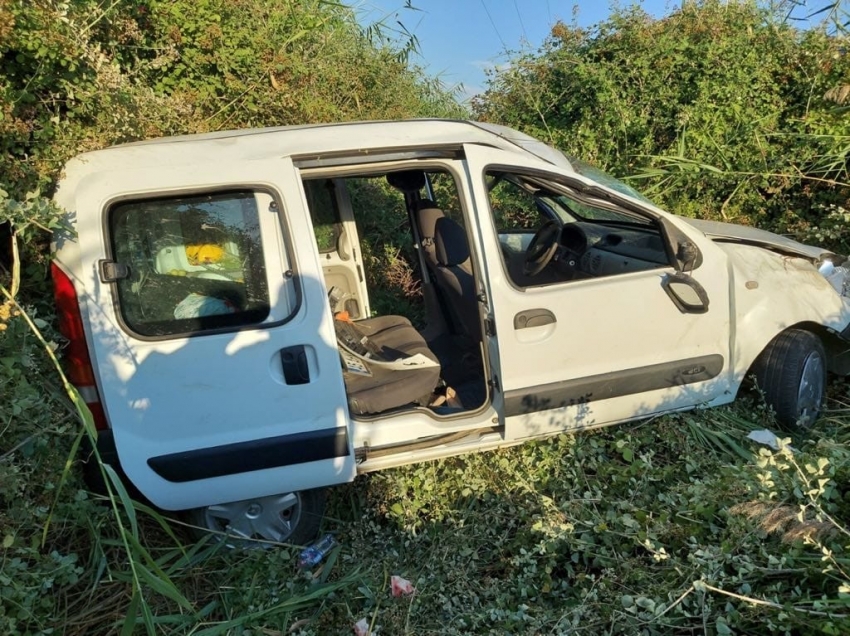 Kontrolden çıkan kamyonet şarampole düştü: 5 yaralı