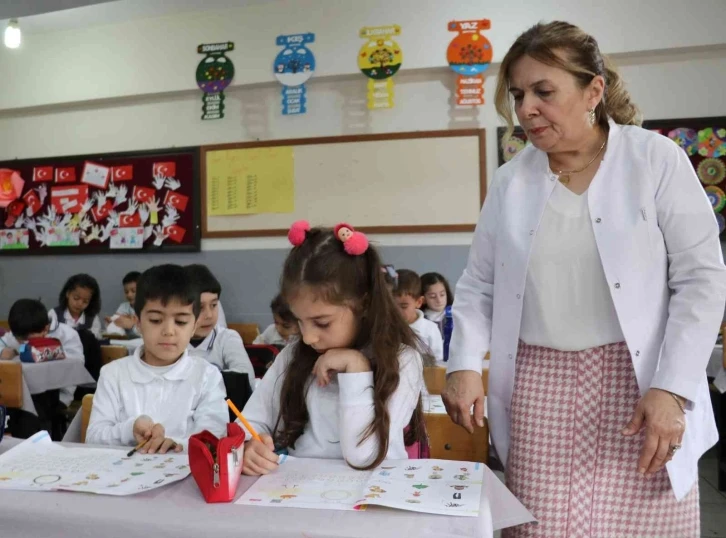 26 yıldır aynı okulda ilk günkü aşk ve heyecanla öğrenci yetiştiriyor
