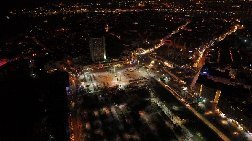 Yeni yıla saatler kala Taksim Meydanı havadan görüntülendi