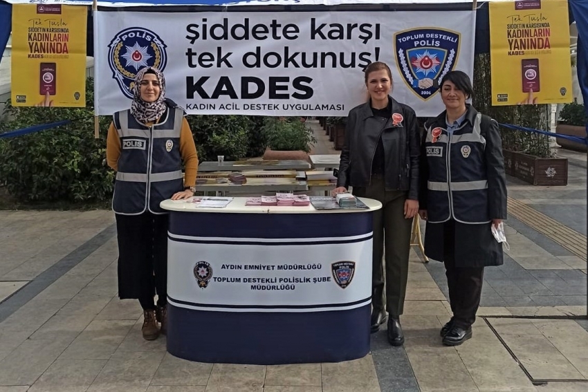 Polis ekipleri kadına şiddete dikkat çekerek KADES uygulamasını tanıttı