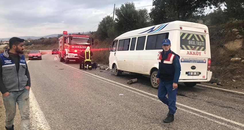 Denizli'de dolmuş ile otomobil çarpıştı: 2 yaralı