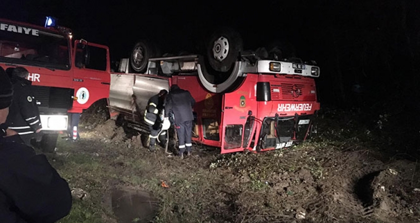 Olaya giden itfaiye aracı kaza yaptı, 3 itfaiyeci yaralandı