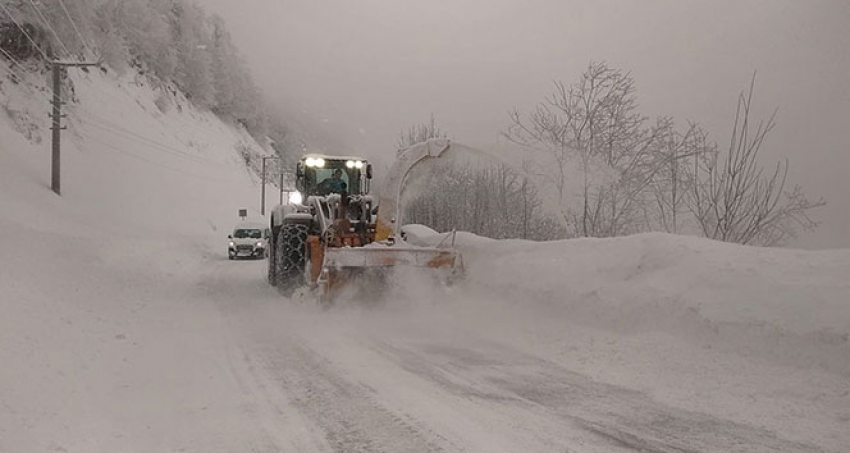 Kartepe'de kar kalınlığı 120 santimetreye ulaştı