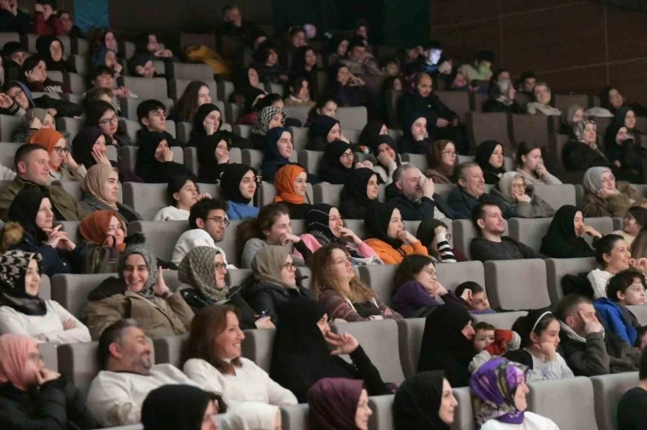 28 Şubat döneminin anlatıldığı "Bin Yıl" oyunu Başiskele’de sahnelendi
