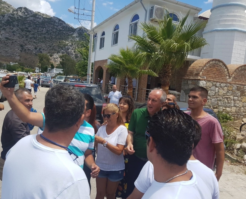 Muharrem İnce, ailesiyle birlikte Marmaris’te tatil yapıyor