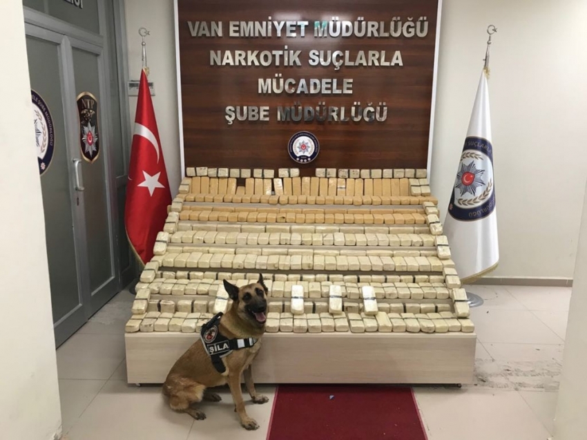 Tırın deposundan 140 kilo eroin çıktı