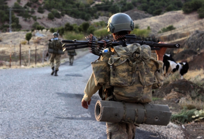 Azerbaycan-Ermenistan cephe hattında 1 asker şehit oldu