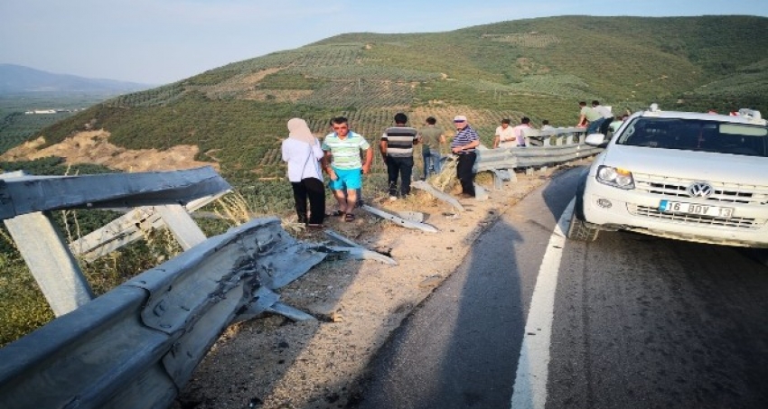 Bursa'da TIR yüz metrelik uçurumdan uçtu