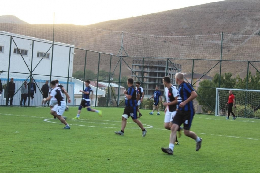 Hayatını kaybeden sağlık çalışanları anısına futbol turnuvası düzenlendi