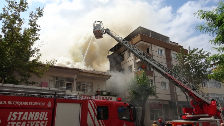 Eskicide çıkan yangın 3 binaya sıçradı