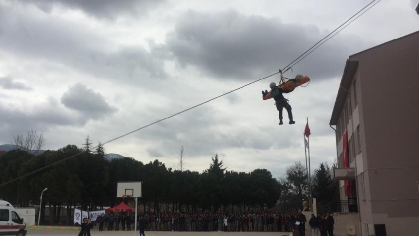 Lisede yapılan tatbikat gerçeğini aratmadı