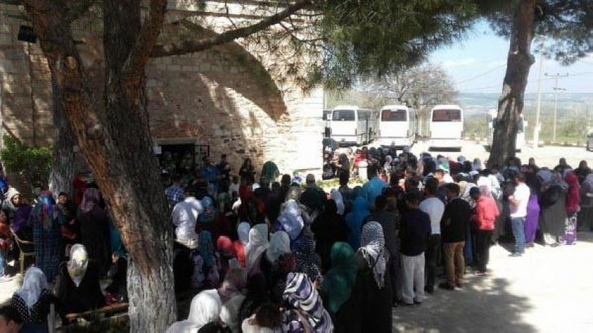 Yunus Emre'nin mezarına ziyaretçi akını