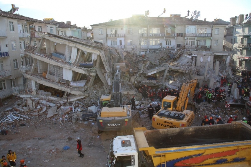 Elazığ depreminde ölenlerin sayısı 38’e yükseldi