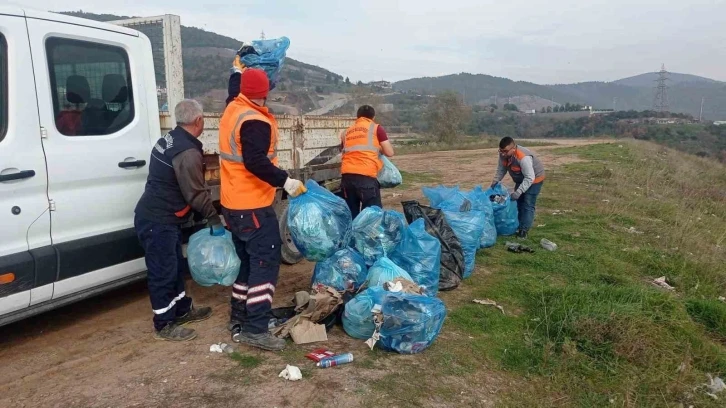 30 torba çöp topladılar
