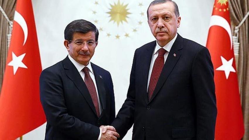 Davutoğlu, kabine listesini Erdoğan'a sunuyor