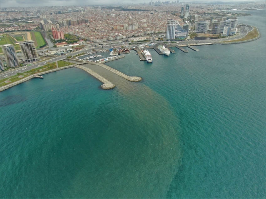 Marmara Denizi’ne çamur aktı