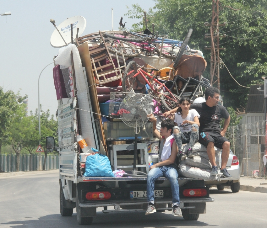 Adana’da tehlikeli yolculuk