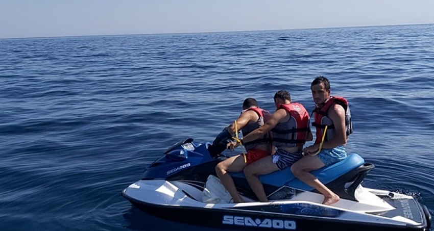 Jet ski ile kaçmak isteyen FETÖ şüphelileri Çeşme'de yakalandı