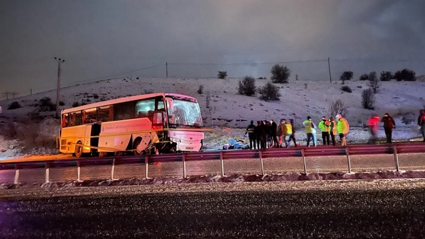 Cenaze yakınlarını taşıyan otobüs kaza yaptı: 2 ölü, çok sayıda yaralı!