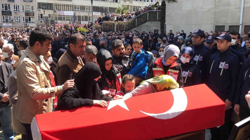 Bursa'daki bombalı saldırıda şehit düşen infaz koruma memuru son yolculuğuna uğurlandı