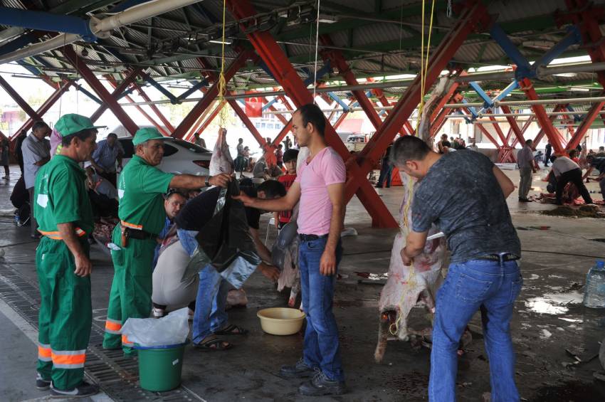 Osmangazi’de kurbanlar temiz ve sağlıklı ortamda kesildi