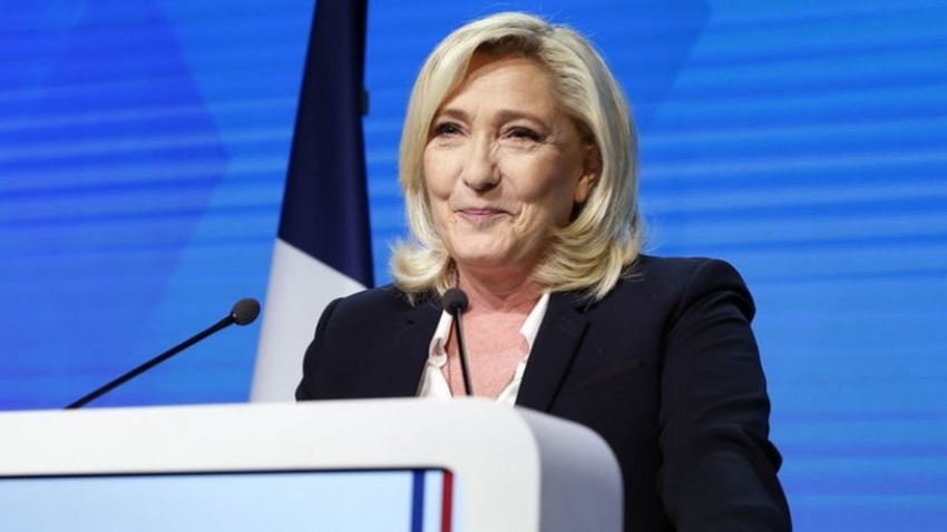 Fransa'da Cumhurbaşkanlığı için yarışan Le Pen, başörtüsü yasağına hazırlanıyor